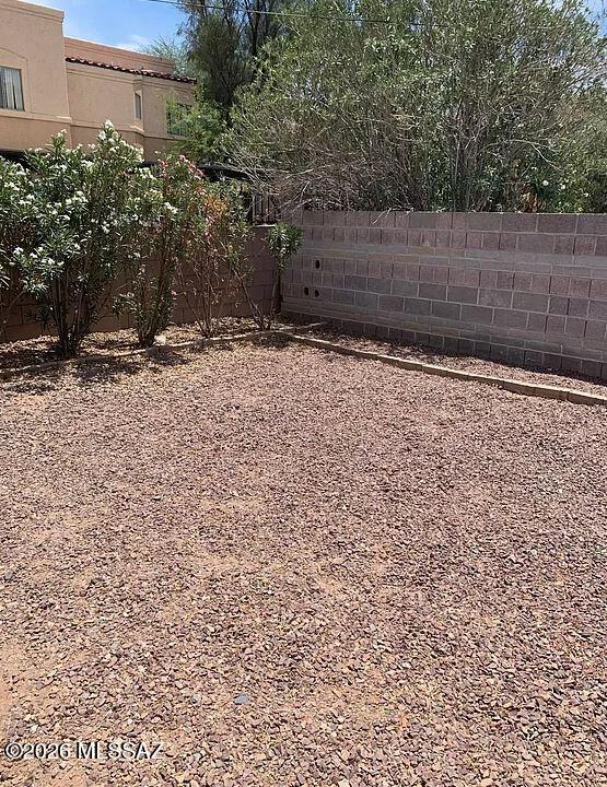 Building Photo - 1474 E Hedrick Dr