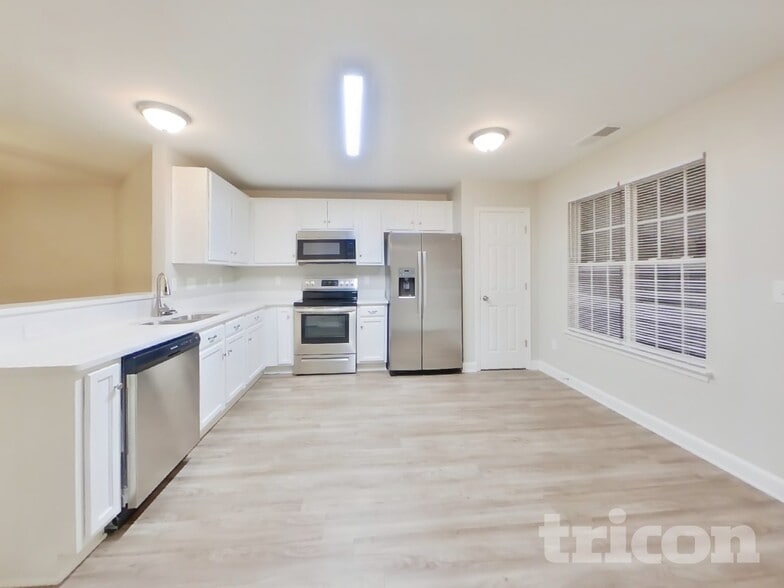 Building Photo - 309 Peachtree Rd