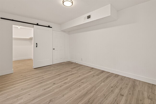 Building Photo - 3300 Yorktown St