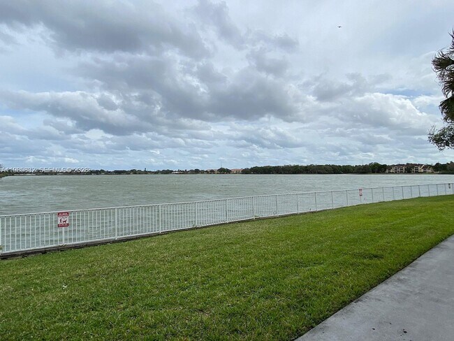 Building Photo - 2881 N Oakland Forest Dr