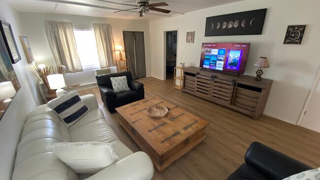 Building Photo - 2545 SE 1st Ct