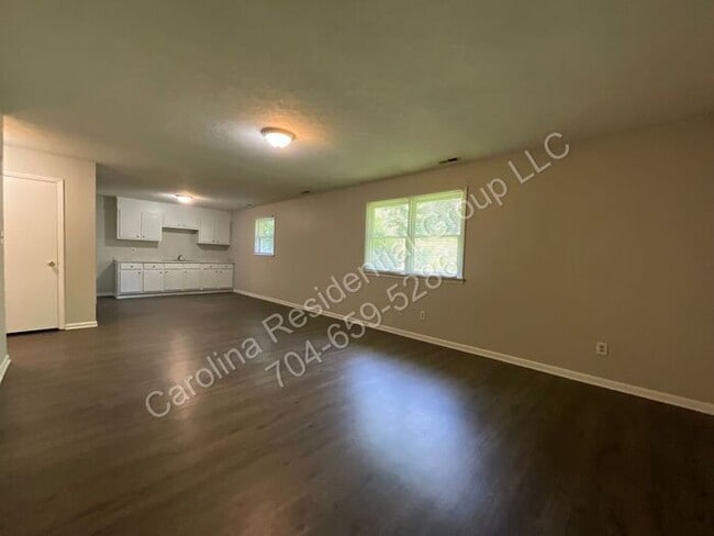 Building Photo - 304 Palm St