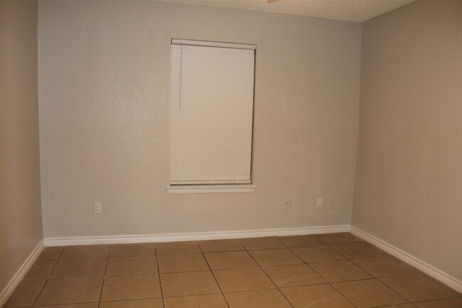 Building Photo - 1122 Brenda Ln