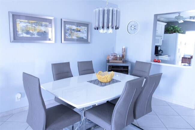 Building Photo - 470 Paradise Isle Blvd