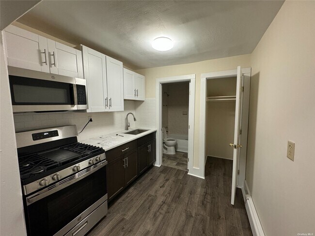 Building Photo - 126 Oakland Ave