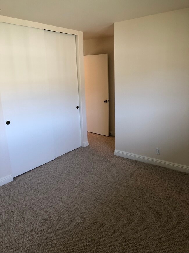 Building Photo - 818 Juno Ln