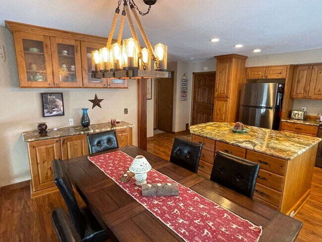 Building Photo - Beautiful furnished house in Stateline available now!