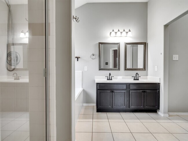 Building Photo - 3417 Cypress Village Dr