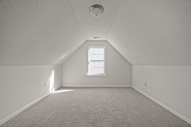 Building Photo - Updated 3BR Home with Garage, Pet Friendly!