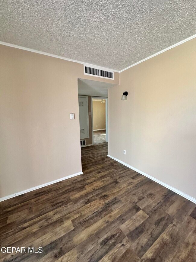 Building Photo - 1518 Clausen Dr