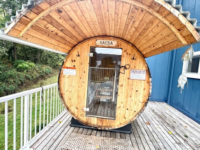 Building Photo - 2-Bed 2 bath Gig Harbor Retreat w/ Sauna &...