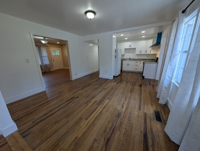 Building Photo - 427 Crossway Rd