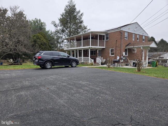 Building Photo - 8109 Valley Ln