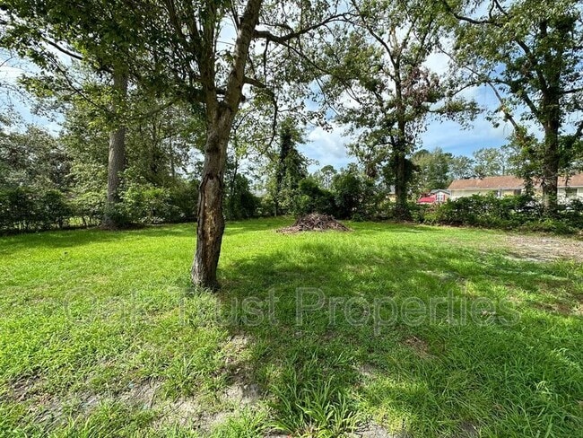 Building Photo - 108 Columbia Dr