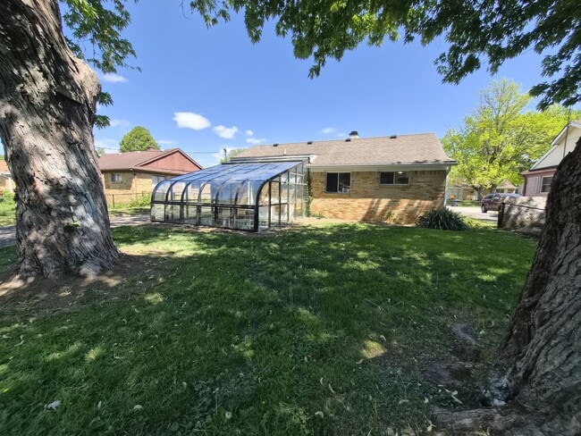 Building Photo - 464 Carol Dr