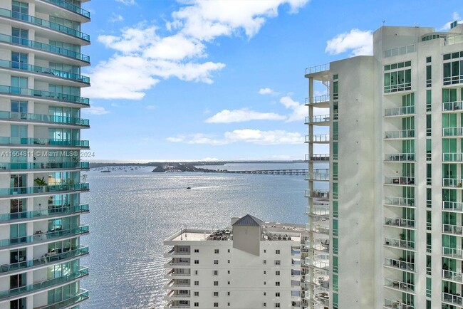 Building Photo - 1300 Brickell Bay Dr