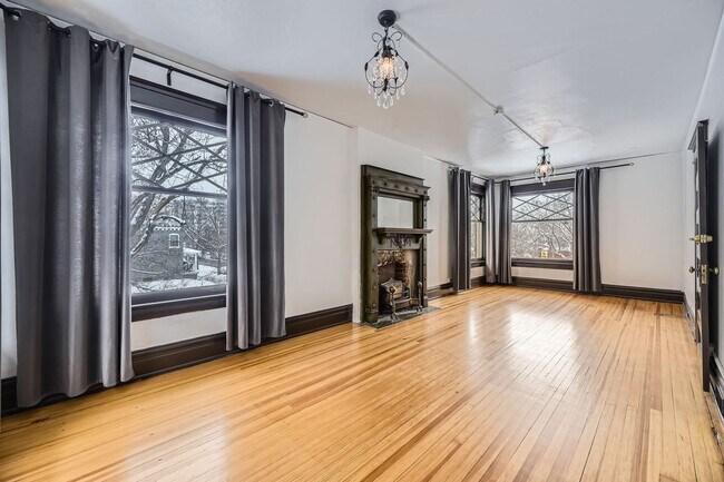 Building Photo - Beautiful 3-bedroom/2 bath unit in an Updated Victorian home in City Park! All utilities included...