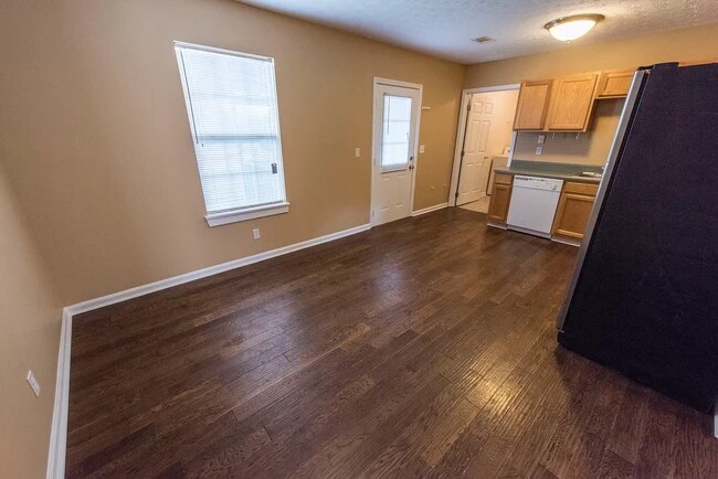 Building Photo - 1900 Lee Rd 61