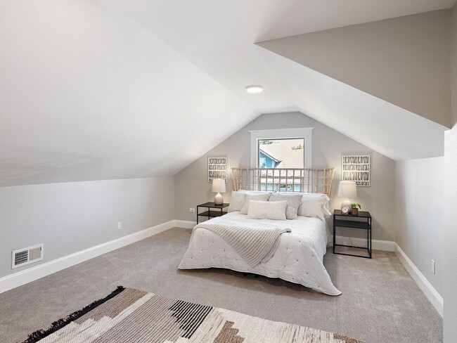 Building Photo - Gorgeous, updated 3-bdr Vernon bungalow w/...