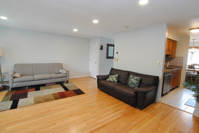Building Photo - 7 Meadowview Cir