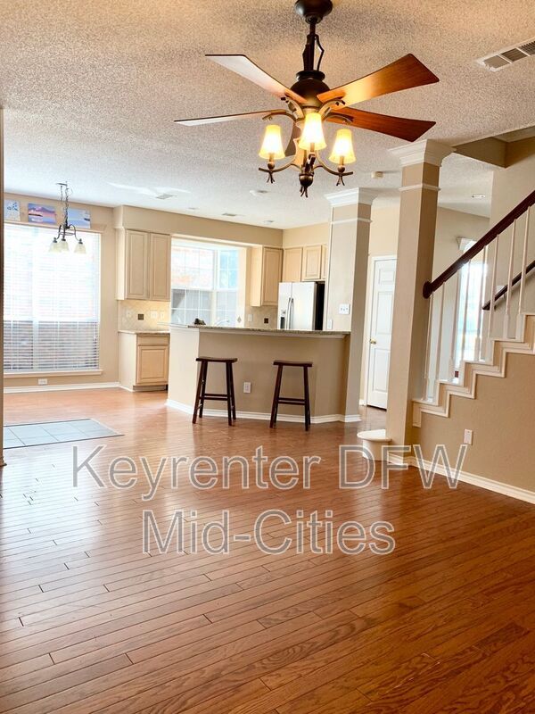 Building Photo - 8702 Saddlehorn Dr