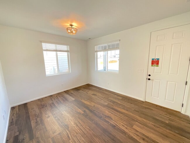 Building Photo - 3 Bedroom Home Available Near N Powers Blvd & Dublin Blvd!