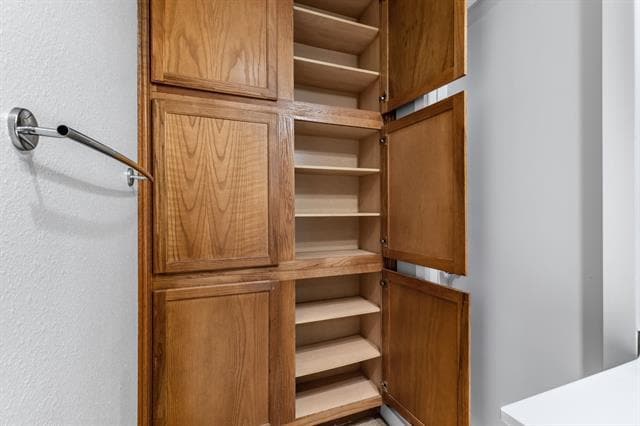 Building Photo - 912 Warfield Way