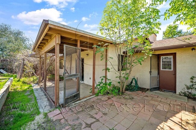 Building Photo - Charming 3 Bedroom Home with Spacious Yard in Wildomar