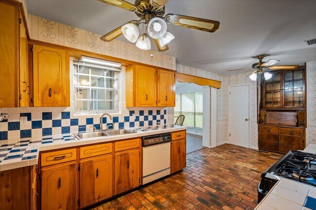 Building Photo - 7300 Cypress Ave