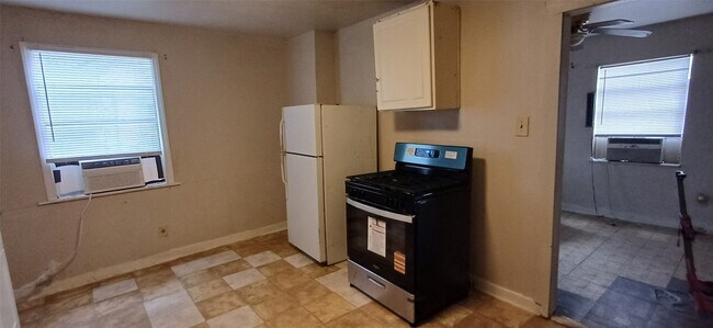 Building Photo - 6717 Avenue H