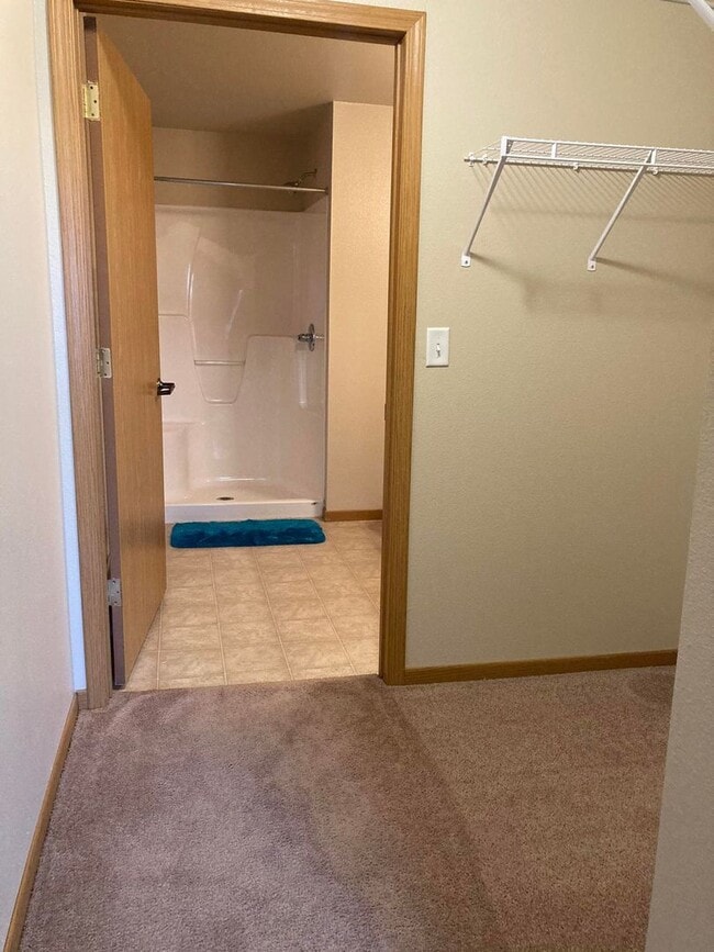 Building Photo - Room to Transform and Grow! Over 1600 sq ft, Oh My!