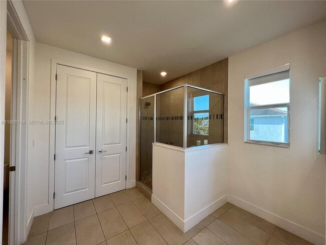 Building Photo - 11 NW 122nd Ave