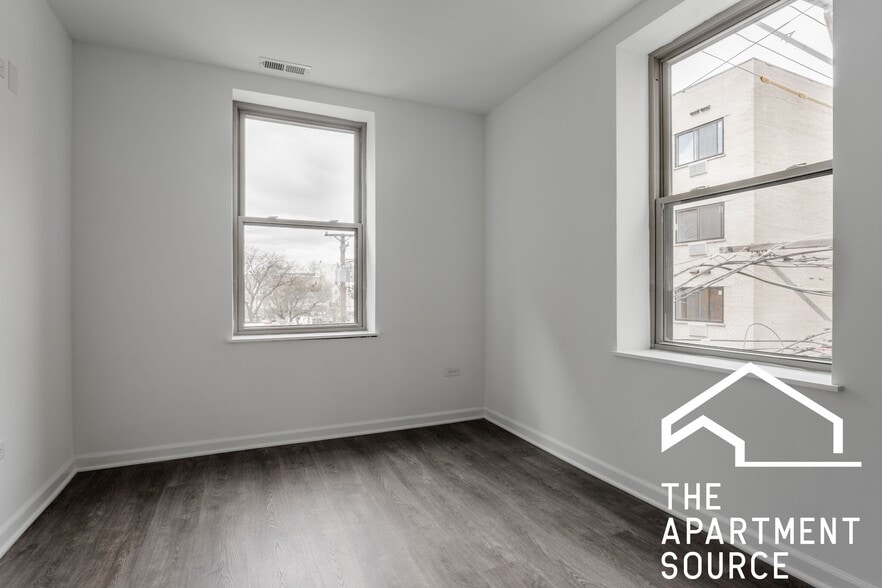 Building Photo - 940 W Winona St