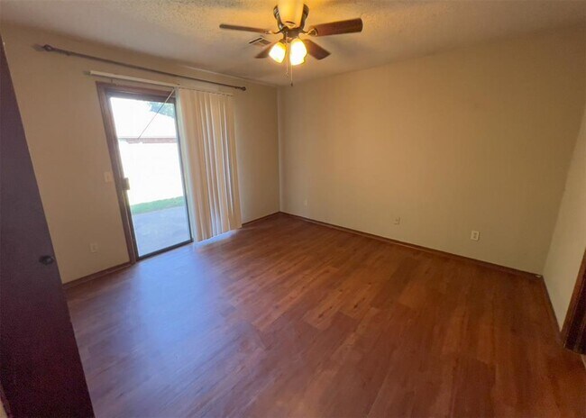 Building Photo - 1303 N Fretz Ave