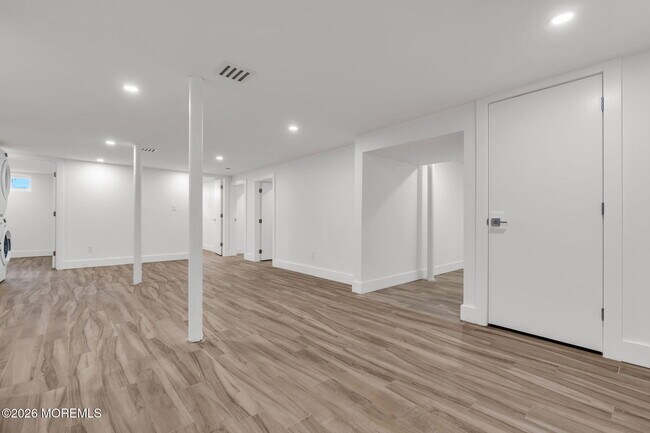 Building Photo - 497 Norwood Ave