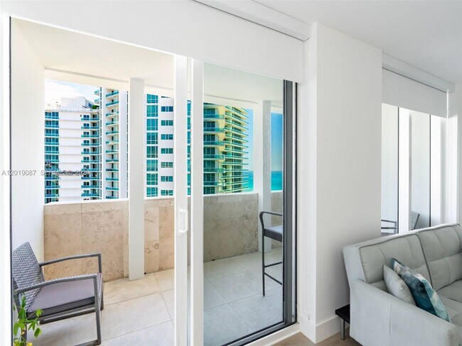 Building Photo - 10275 Collins Ave