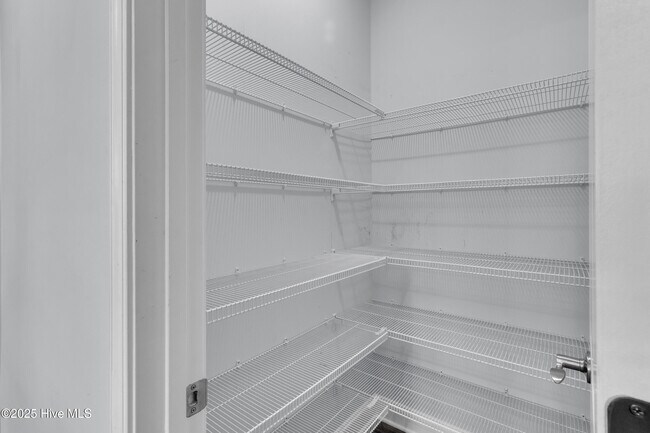 Building Photo - 916 Terraces Ln