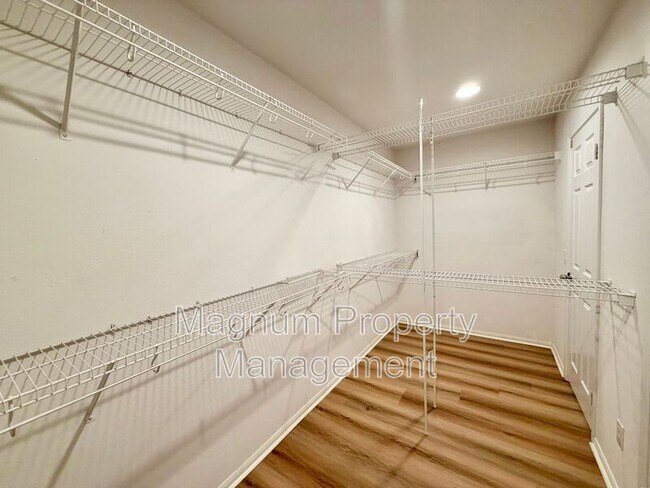 Building Photo - 29751 Maxmillian Ave