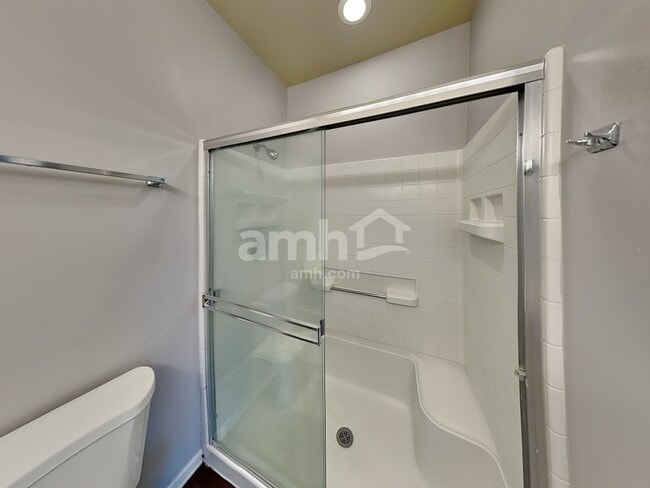 Building Photo - 1400 Bridgehampton Dr