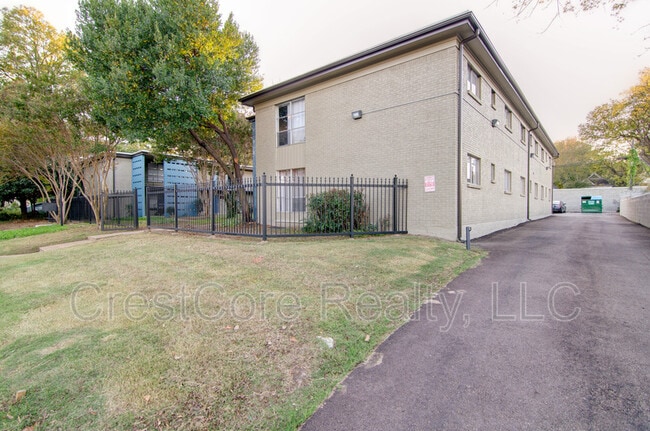 Building Photo - 21 Diana St