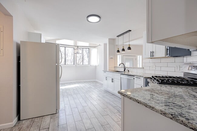 Building Photo - 608 E Eufaula St