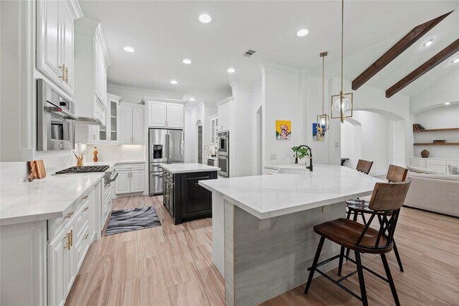 Building Photo - 32711 Wales Cir