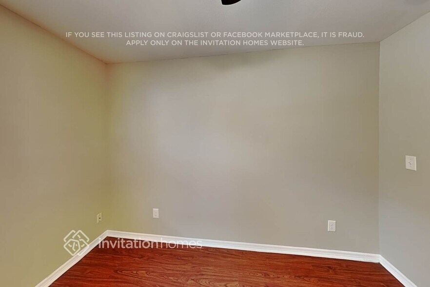 Building Photo - 923 38th St W