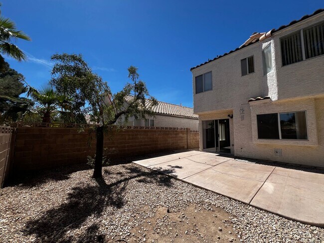 Building Photo - LARGE DESERT SHORES HOME, 4 BD 2.5 BATH, VAULTED CEILINGS, INCREDIBLE VALUE