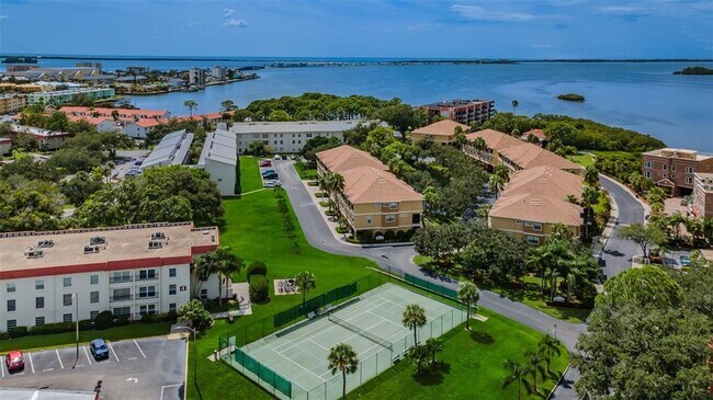 Building Photo - 2700 Bayshore Blvd