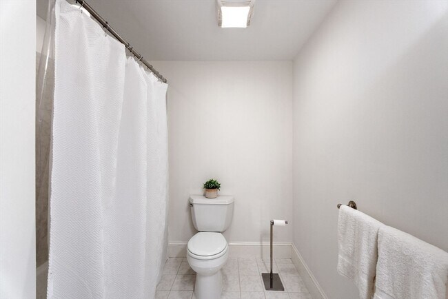 Building Photo - 296 W 3rd St