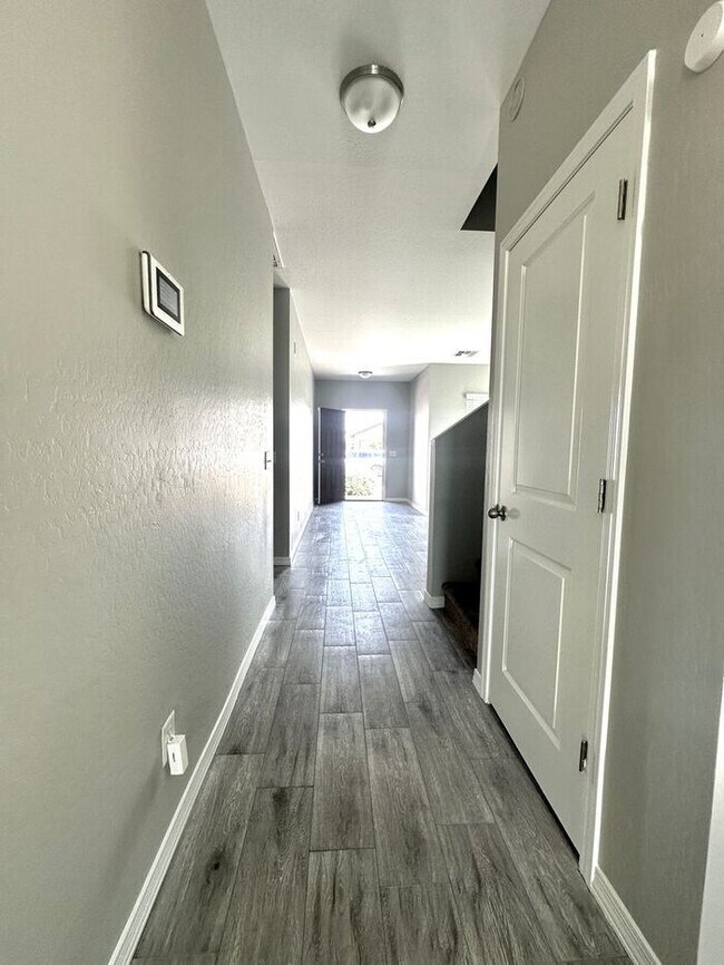 Building Photo - Mission Royal Resort Living Community! 5bd 3ba! Golf Course & Water Park!