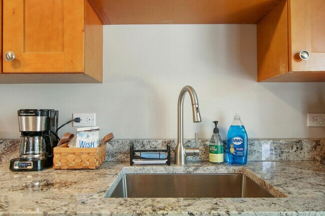 Building Photo - 915 W Pacific Ave