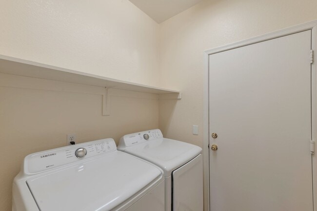 Building Photo - Charming North Phoenix 3-bedroom, 2-bathroom home!