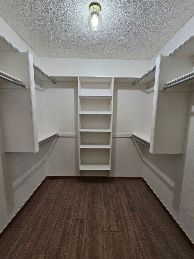 Building Photo - (3) Bed/(2) Bath in NW Norman Avail NOW!